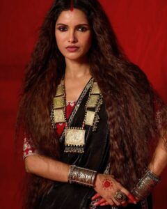 7aatrang black saare