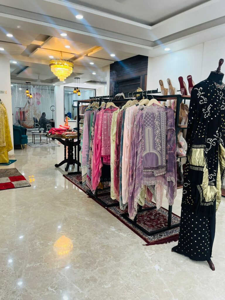 why 7aat rang boutique raj nagar ghaziabad is the most trusted designer boutique for suits, sarees, and customized outfits